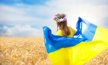 Майже 70% українців вважають, що в найближчі 5 років Україну очікує розвиток — опитування