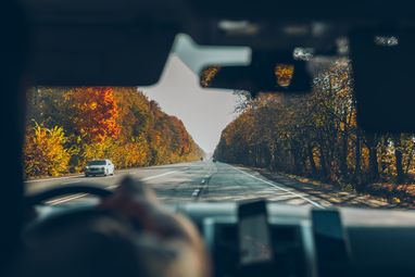 Автомобіль восени
