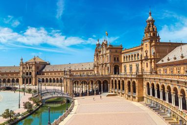 Популярный испанский город хочет, чтобы туристы платили за вход на главную площадь