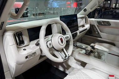 Салон FAW Hongqi P567 вийшов розкішним