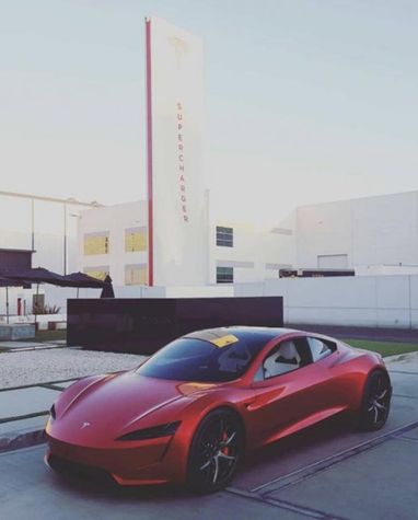 В Сети показали новый спорткар Tesla Roadster (фото)