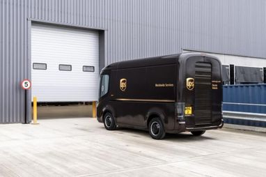 Кур'єрська служба UPS буде використовувати безпілотники Waymo та електричні фургони (фото)