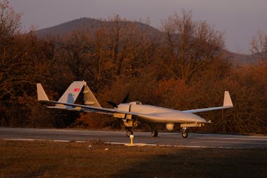 Baykar представила безпілотник з реактивним двигуном та підтримкою ШІ