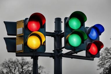 Для автопілота та людей: вчені пропонують четвертий сигнал світлофора