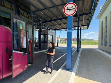 Пункт пропуску з Румунією «Дяківці-Раковець» відкрили для всіх автобусів