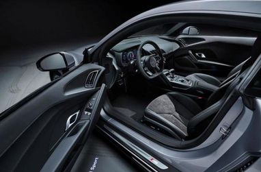 Audi представила більш доступну версію суперкара R8 (фото)