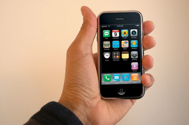 День финансов: налогообложение доходов военных, история iPhone