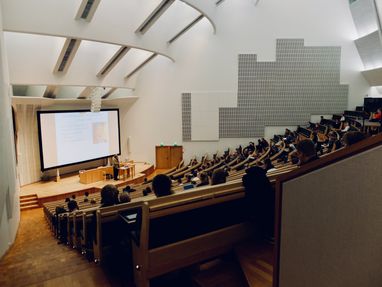 Искусственный интеллект будет работать преподавателем в одном из самых популярных университетов мира