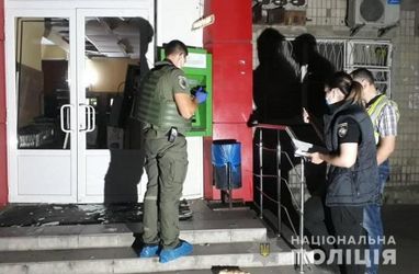 У столиці підірвали банкомат, грабіжники забрали гроші (фото)