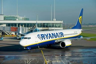 Ryanair пролітає? Чому авіакомпанії так складно домовитися про роботу в Україні