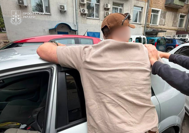 В Киеве задержали курьера мошеннической схемы