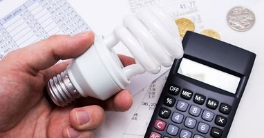 Оплата за електроенергію та передавання показів: НКРЕКП внесла зміни через проблеми в енергосистемі