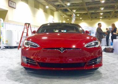 Tesla представила нову модифікацію Model S Plaid з рекордною автономністю (фото)