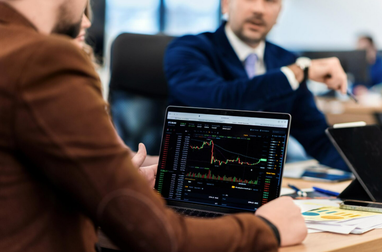 Європейські фондові ринки впали на 2% після атак на Іран