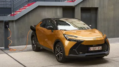 Toyota представила новый заряжаемый от сети гибридный кроссовер