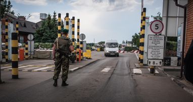 За незаконний виїзд за кордон хочуть саджати на 3 роки: деталі законопроєкту