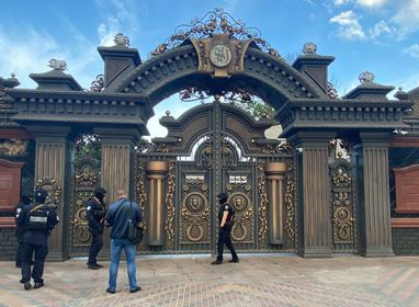 Поліція викрила нелегальний НПЗ на Дніпропетровщині та схему збуту фальсифікату по всій країні