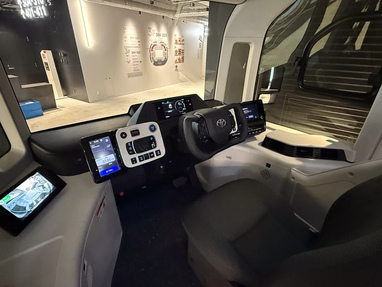 Toyota презентувала оригінальний електробус із автопілотом (фото)