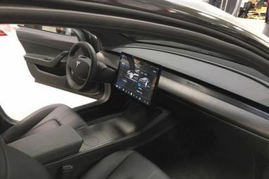 Tesla Model 3 станет первым в мире авто без приборов (фото)