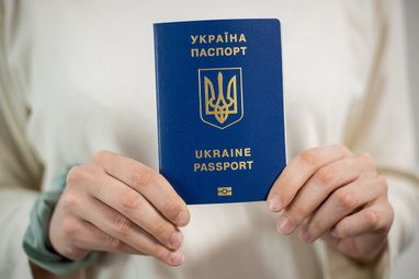 «е-Консул»: онлайн-система офіційно запрацювала у всіх закордонних посольствах