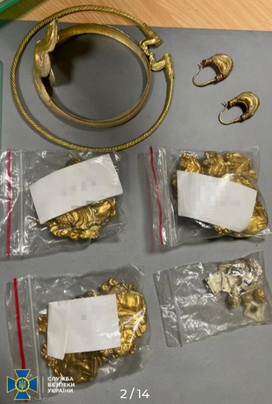 Скіфське золото, зброя, елітні авто: СБУ завадила вивезенню за кордон майна (фото)