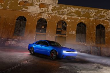 Dodge возвращает бензиновый Charger (фото)