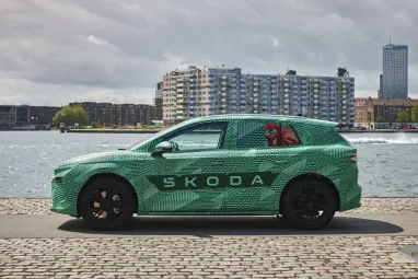 Зʼявилися фото електричного кросовера Skoda Elroq