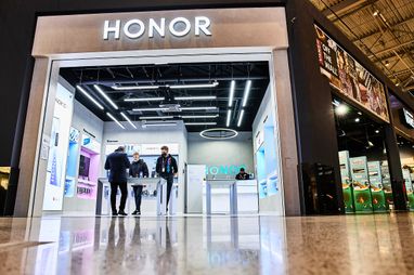 Компанія Honor призупинила постачання пристроїв до рф