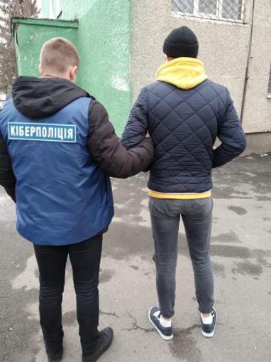 Украинец просил у людей телефон, чтобы позвонить, и взламывал их банкинг (фото)