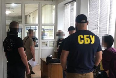 Из Украины без декларирования вывезли более 28 млн долларов в чемоданах: дело расследует СБУ