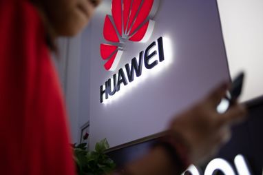 Huawei уповільнює виробництво смартфонів на тлі попиту на її ШІ-чипи — Reuters