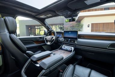 Обновленный Lincoln Navigator получил умный автопилот