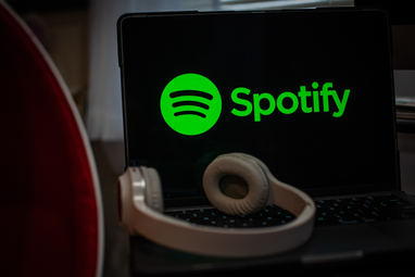 Стало відомо, скільки коштів виплатив Spotify виконавцям за минулий рік