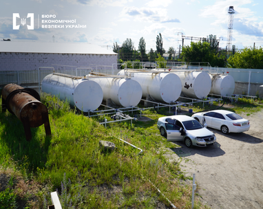 У Києві зупинено незаконну схему виготовлення та збуту пального