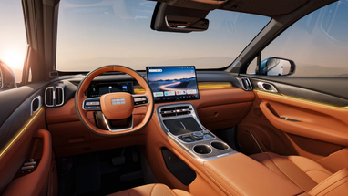 На передній панелі встановили два екрани