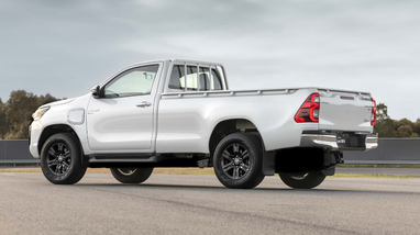 Toyota подтвердила электрический пикап Hilux в 2025 году