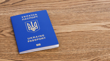 Украинским мужчинам за границей начнут выдавать паспорта