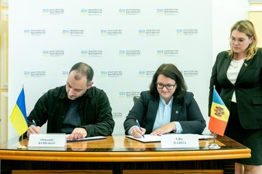 Україна і Молдова підписали угоду про будівництво мосту через Дністер