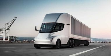 Ілон Маск назвав дату старту виробництва вантажівки Tesla Semi