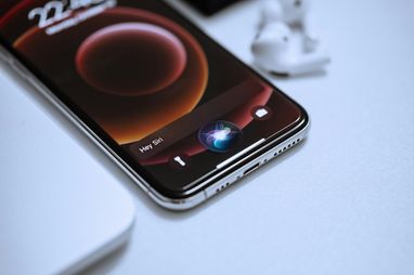 Коли Apple випустить оновлений Siri з AI