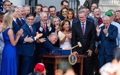 «Большой и прекрасный»: Трамп подписал законопроект о сокращении налогов и расходов