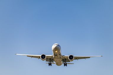 Премʼєр Британії заявив про підготовку до відновлення авіасполучення з Україною