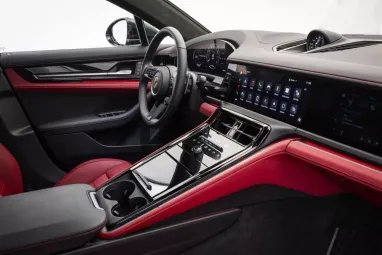 Porsche показала салон новой Panamera