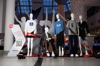 Різні, але рівні: у Дніпрі з’явилась брендзона «Жити назустріч» від ПУМБ і Superhumans Center з унікальними манекенами