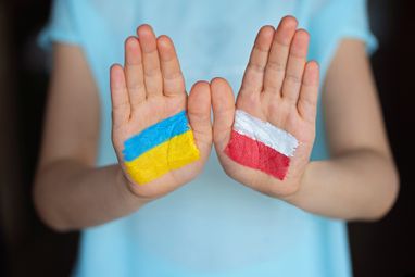 Стабильная работа и выше доходы: как меняется положение украинцев в Польше