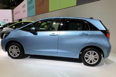 Новий Honda Jazz Hybrid буде витрачати 4,4 л бензину на 100 км