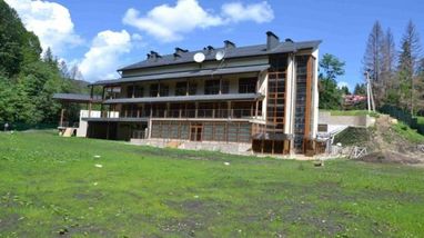 Нацбанк продал недостроенную базу отдыха в Карпатах за 17,3 млн грн (фото)