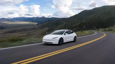 Tesla представила нові доступні версії Model 3 і Model Y у комплектації Standard (фото, відео)