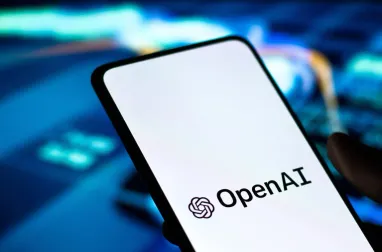 Смартфон и лого OpenAI