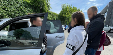 У Києві викрили жінку, яка брала гроші за фіктивні діагнози для військовозобов’язаних